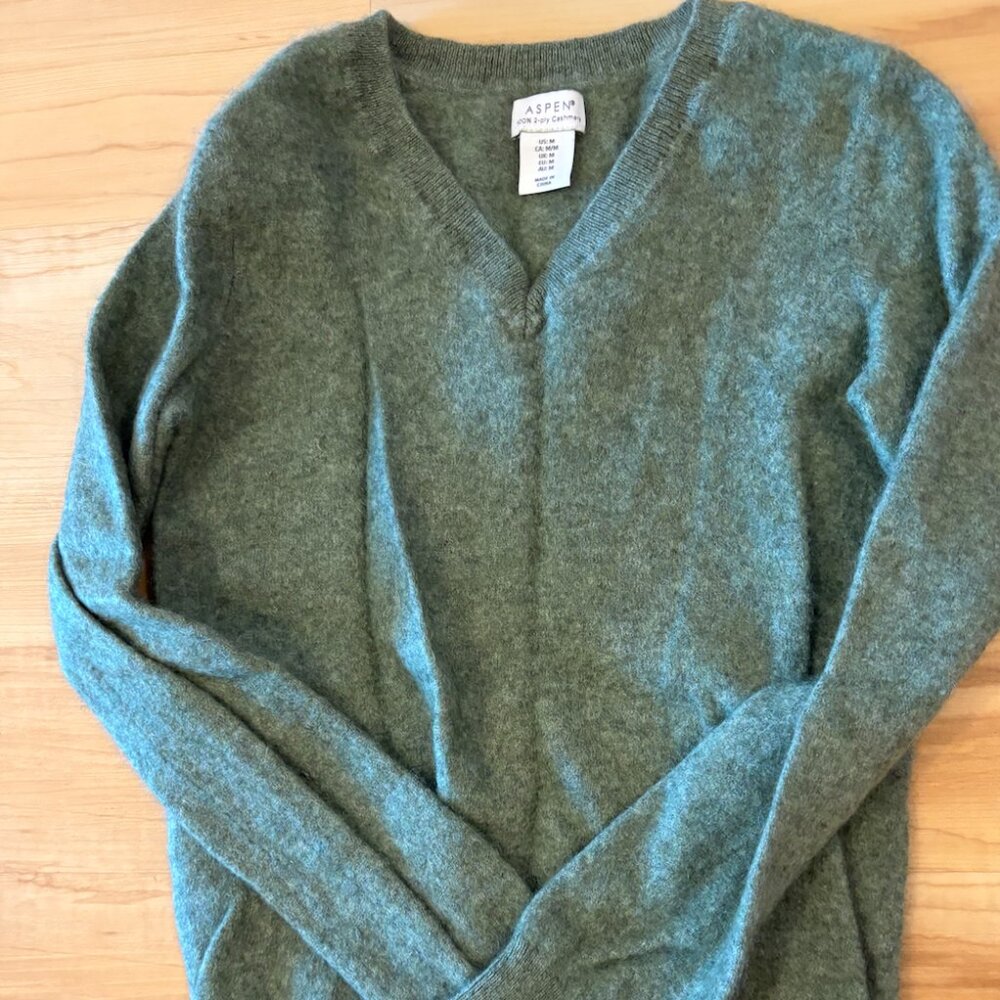Aspen Green 100% 2-Ply Cashmere Long Sleeve Sweater